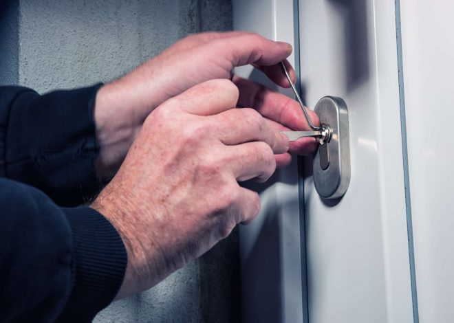 Аварийное вскрытие замков при укладке плитки: как сохранить отделку - 1